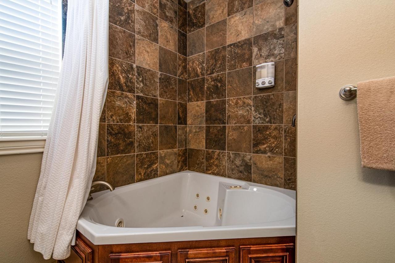 Two Bedroom Villa In The Heart Of Branson! 외부 사진